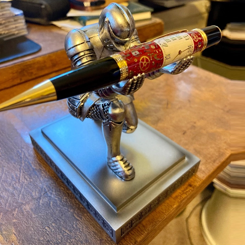 Knight Pen Holder